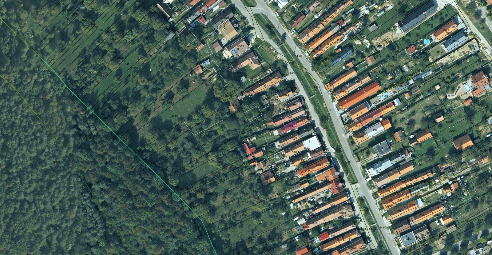 Konkurzné ponukové konanie: Pozemok (zastavané plochy a nádvoria)