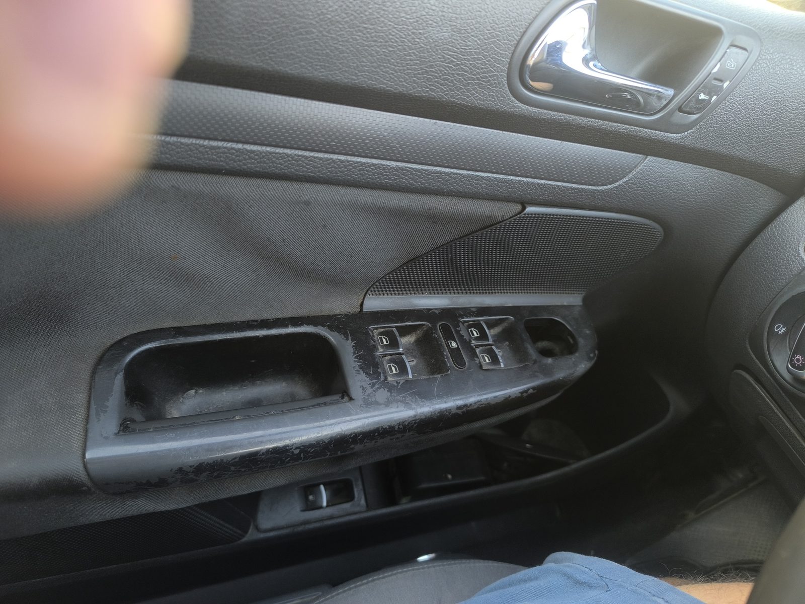 Konkurzné ponukové konanie: Auto (VOLKSWAGEN GOLF)